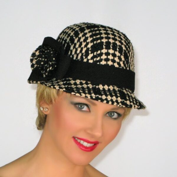 52644 Ivory/Black Wool Hat