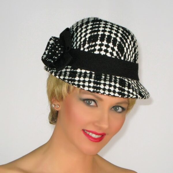 52644 White/Black Small Checkered Hat