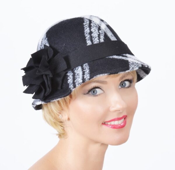 52650 Black/ White Striped Wool Hat