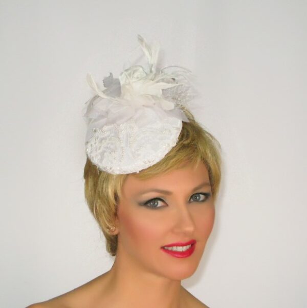 52882 White, Fancy Laced Fascinator